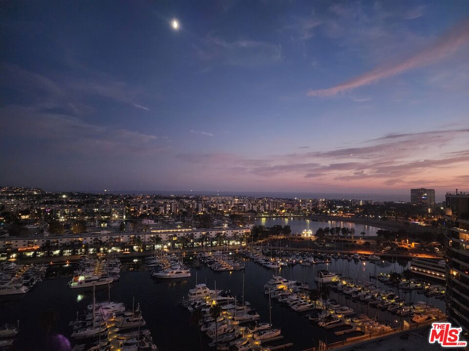 4314 Marina City Unit: PH17