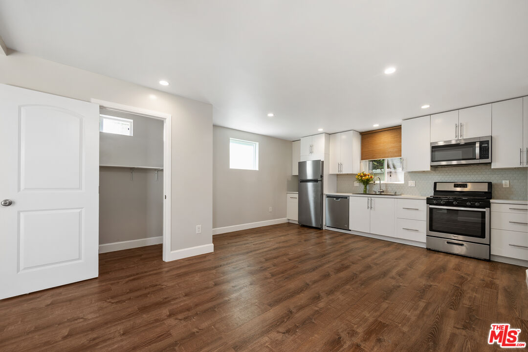 2325 Selby Ave
