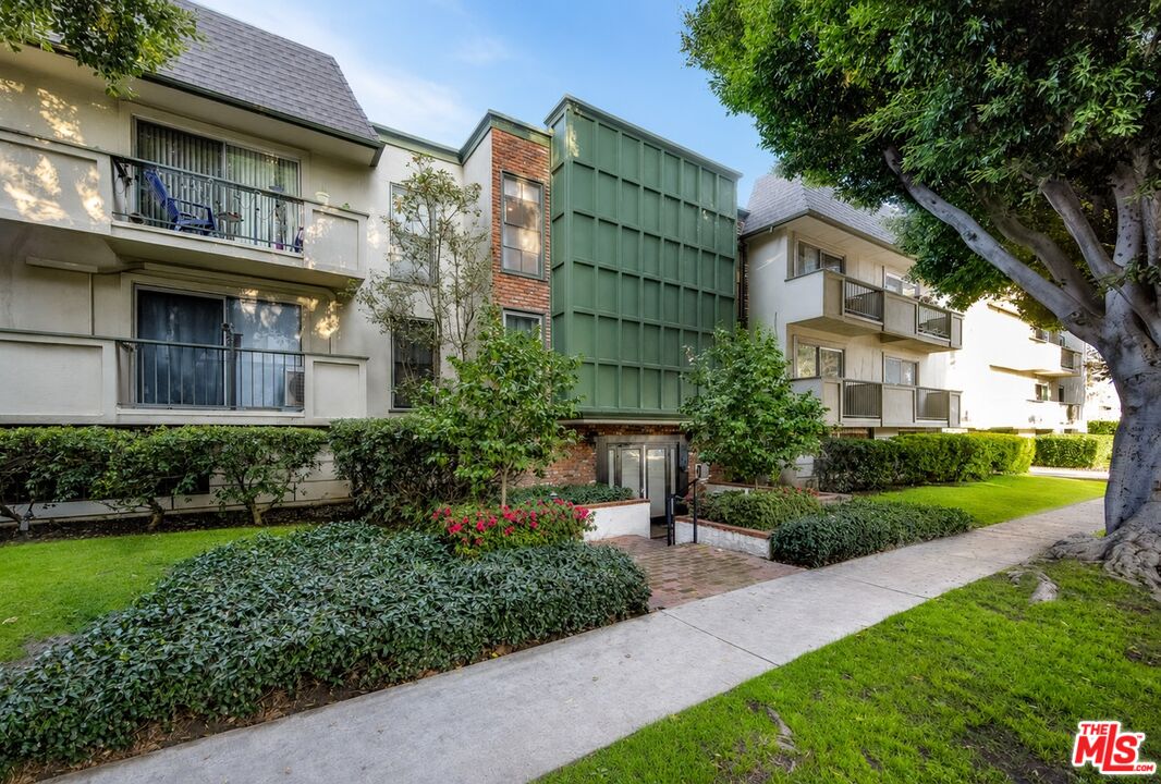 3640 Cardiff Ave Unit: 206