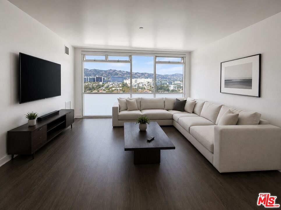 8601 Wilshire Blvd Unit: 1004
