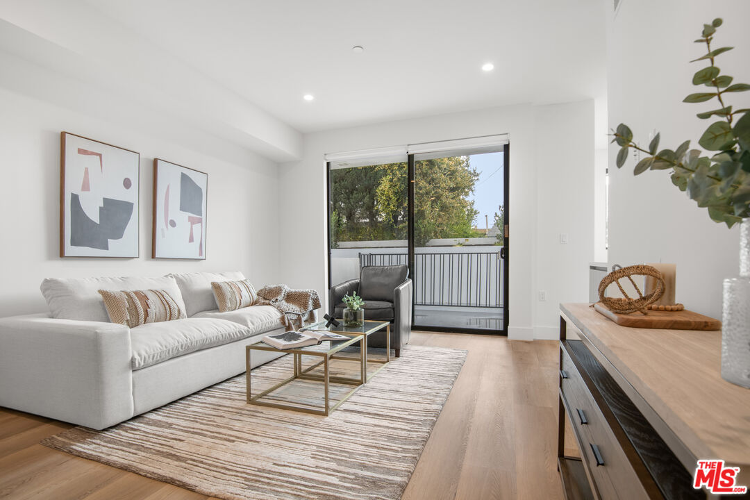 8326 Blackburn Ave Unit: 203