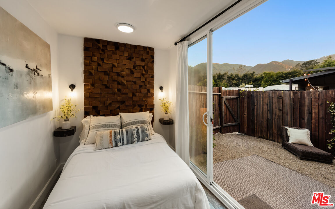272 N Topanga Cyn Unit: 5