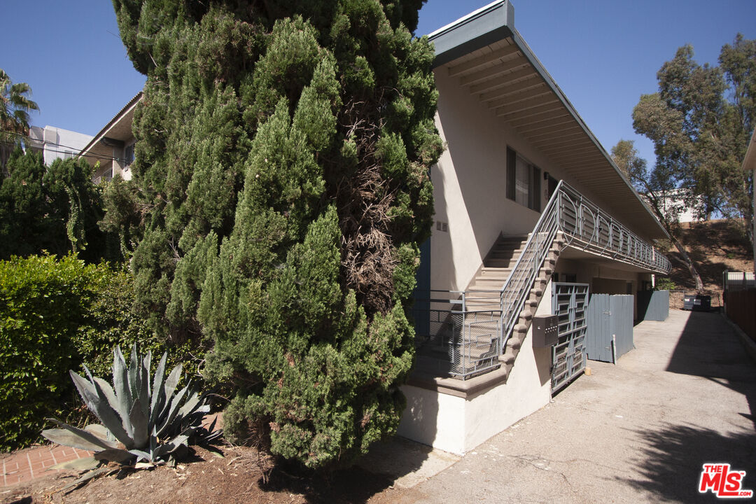 11521 Rochester Ave Unit: 1