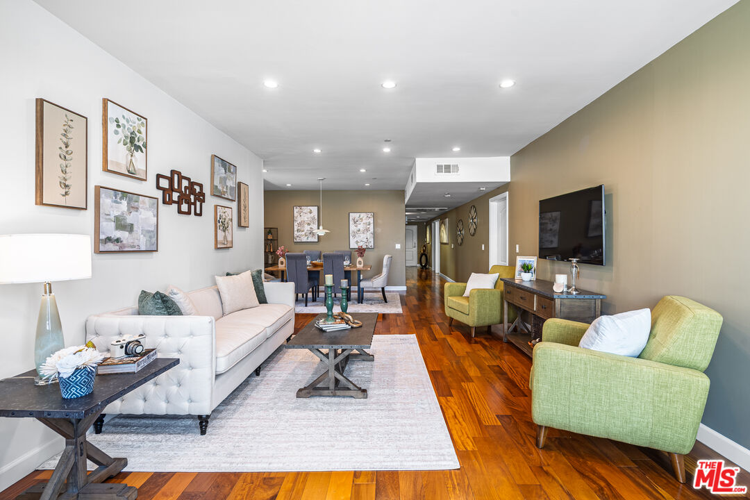 1540 Amherst Ave Unit: PH2