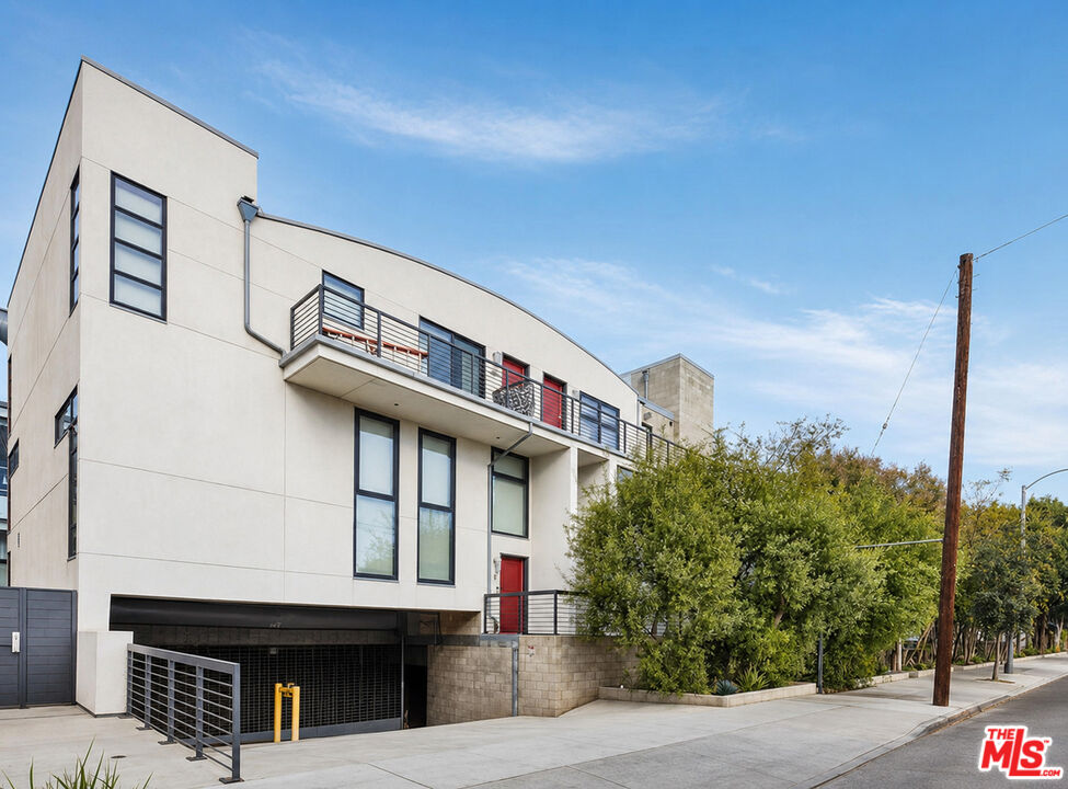 700 Main St Unit: 17