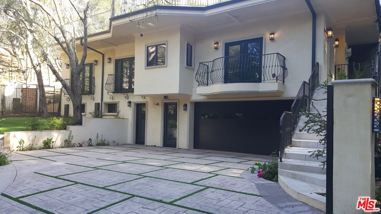 1020 MORAGA DR
