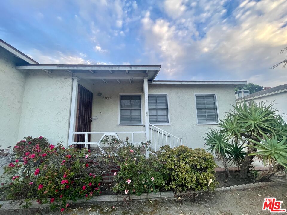 854 Rose Ave