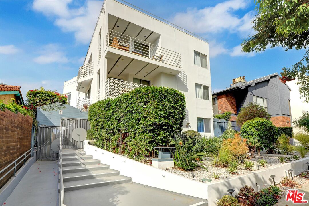 842 11th St Unit: 2