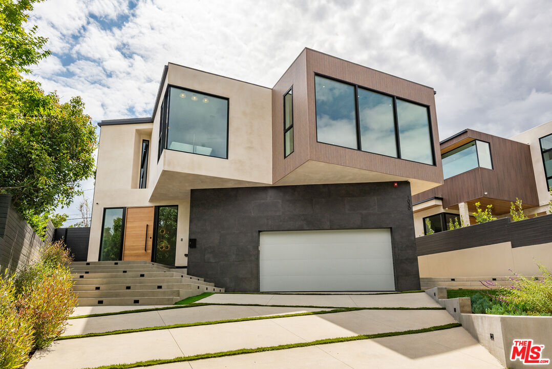 1030 Centinela Ave