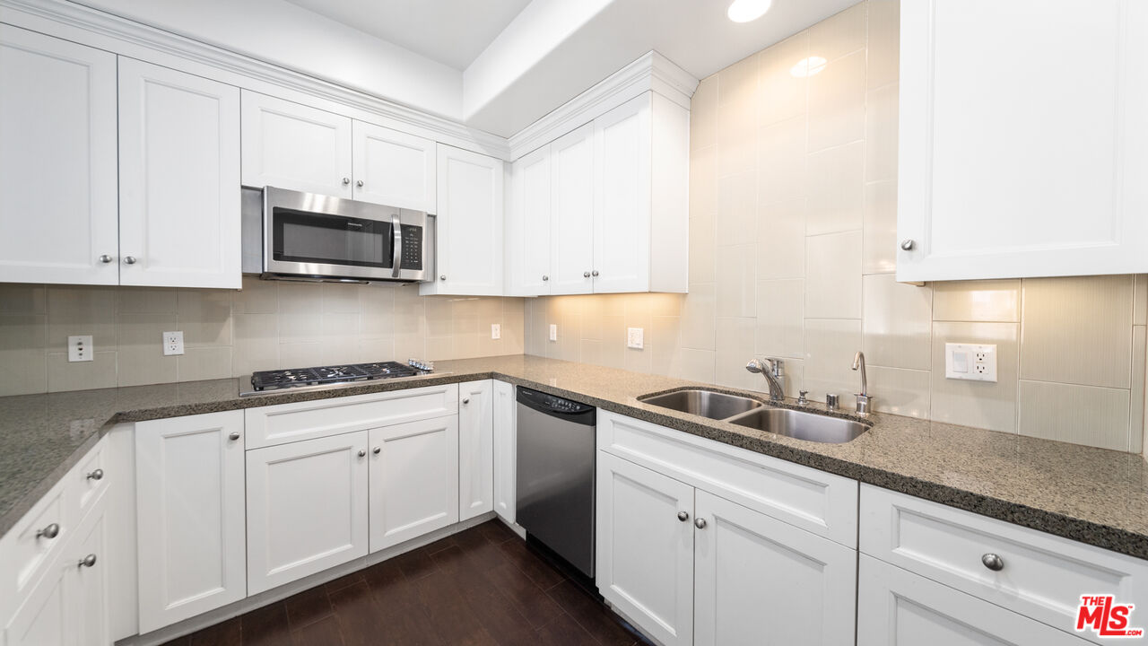 1050 HOLT AVE Unit: 403