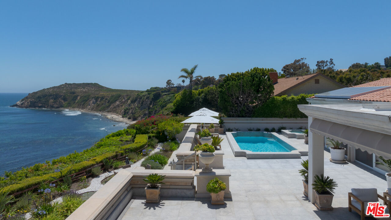 29000 Cliffside Dr