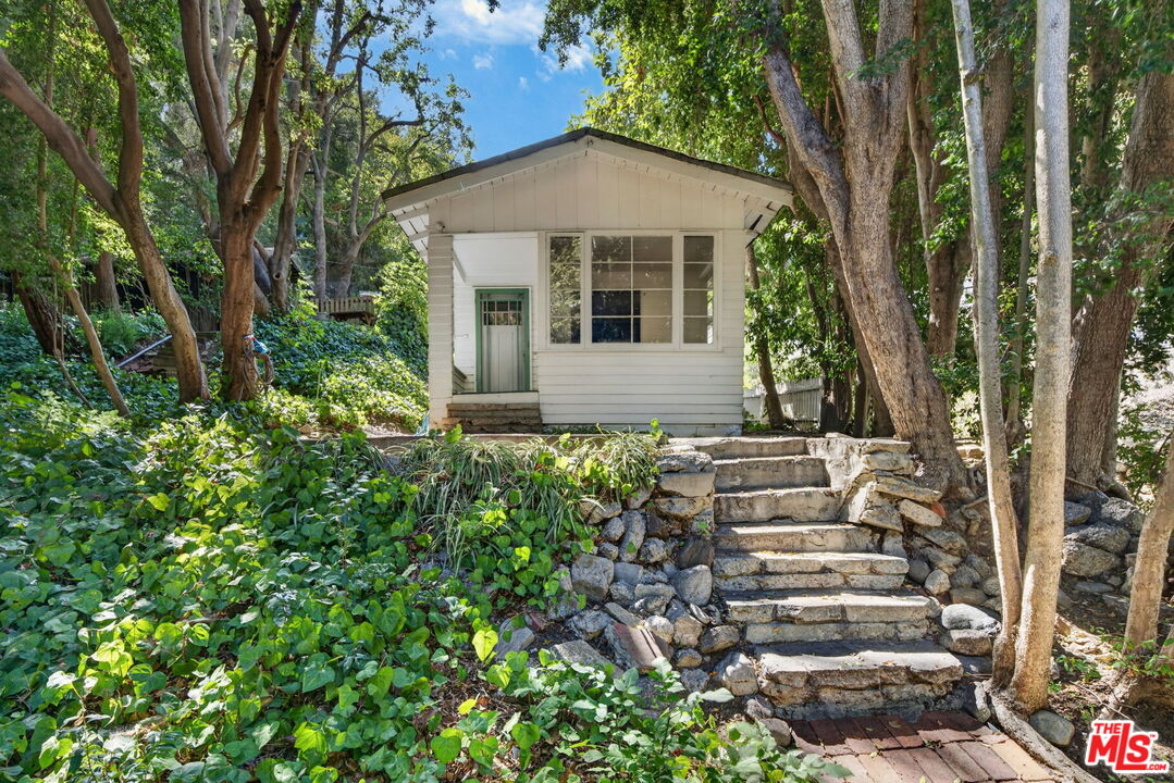1723 N Beverly Glen Blvd