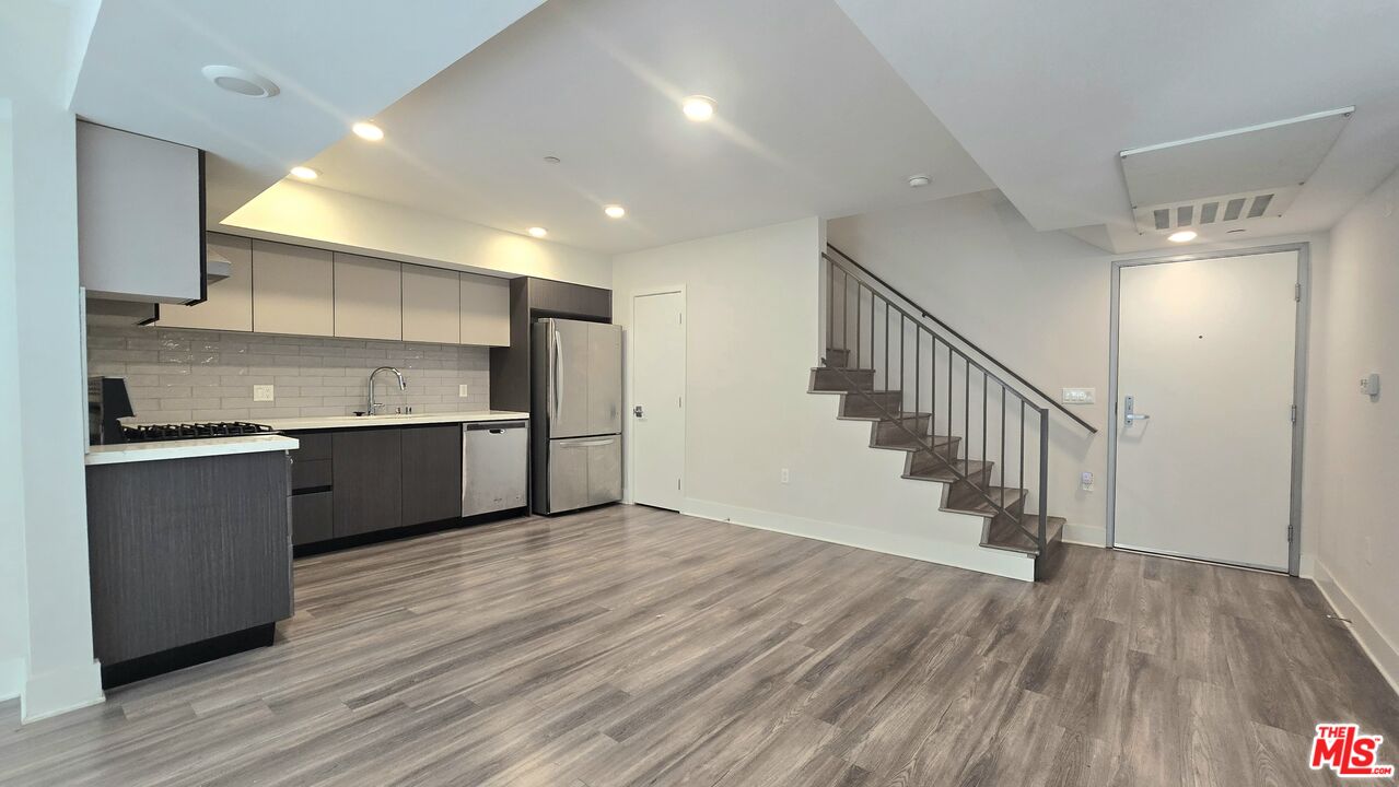 5030 Rosewood AVE Unit: 206