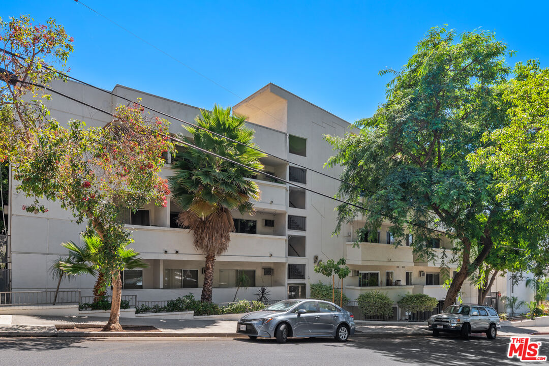 960 Larrabee St Unit: 328