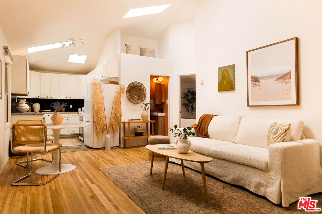 2134 Oak St Unit: 1