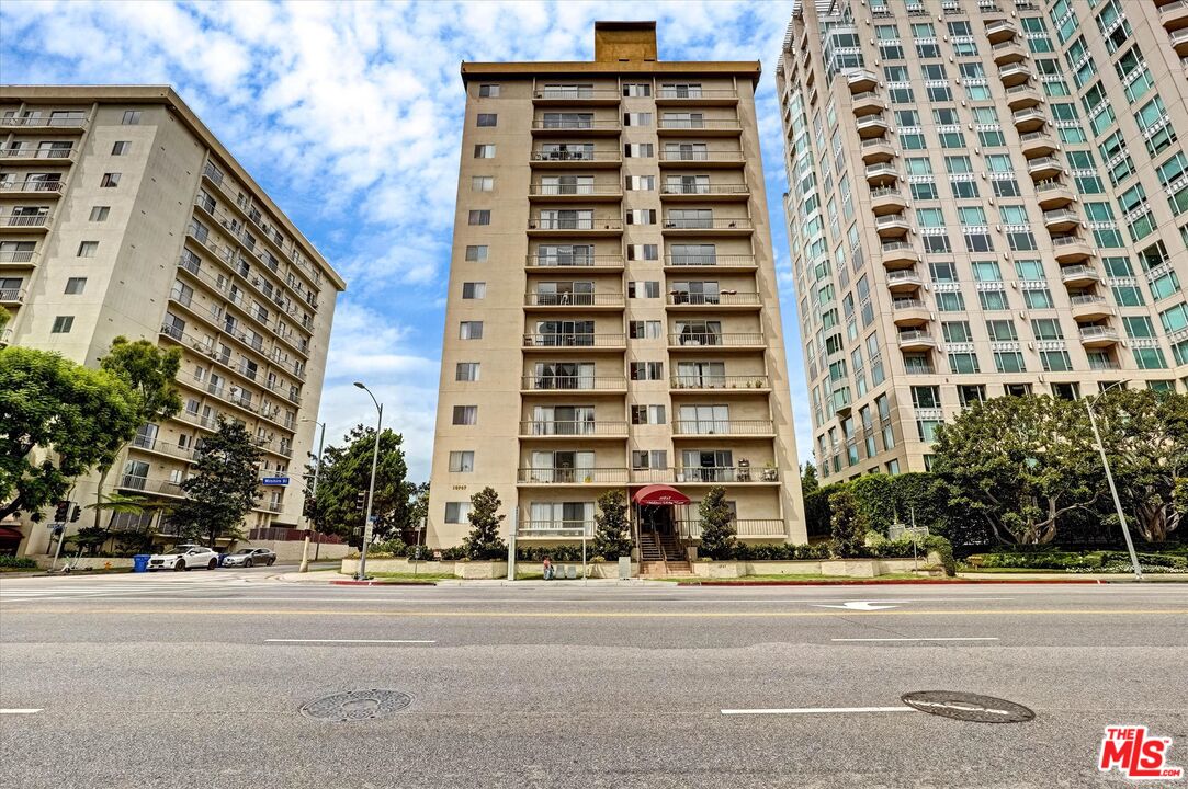 10747 Wilshire Blvd Unit: 1002
