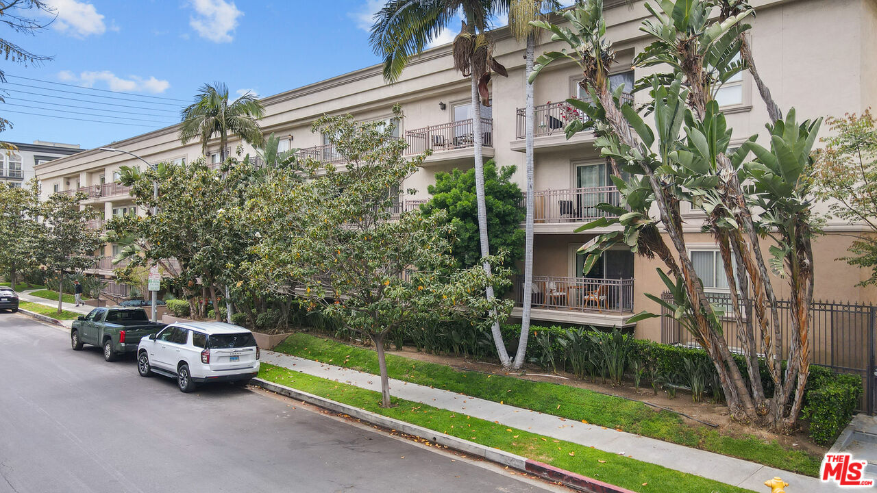 141 S Clark Dr Unit: 409