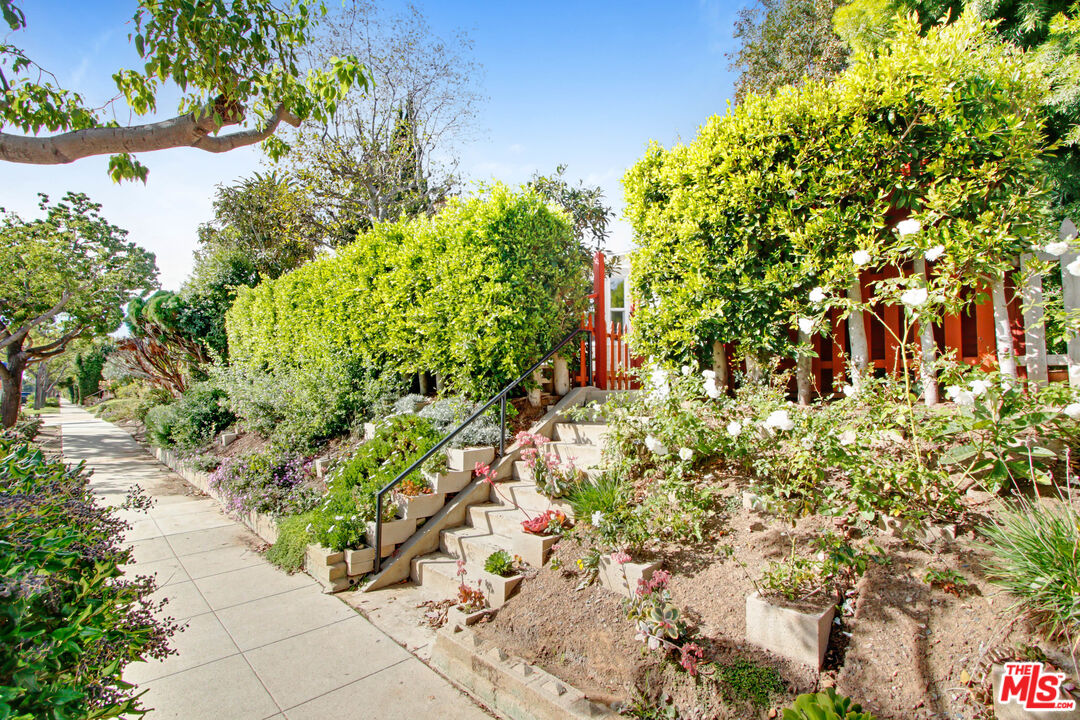 2227 Montana Ave