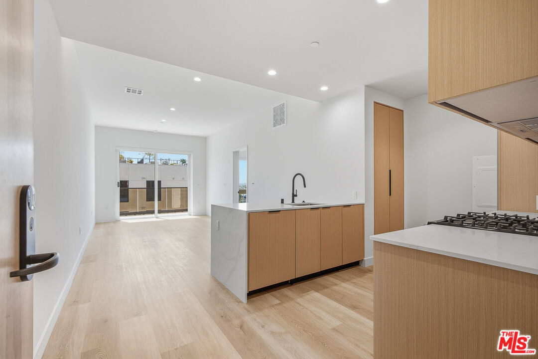 3555 Overland Ave Unit: 403
