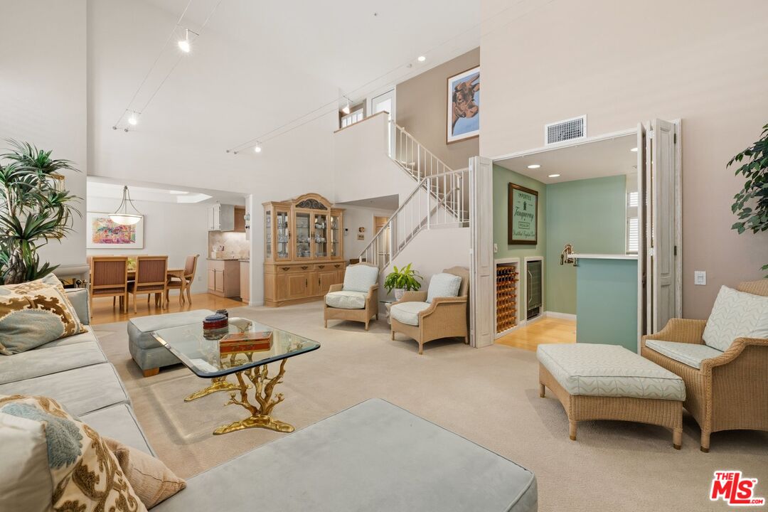 4235 Mary Ellen Ave Unit: 303