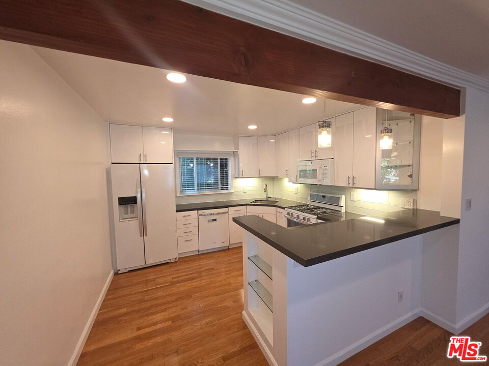 305 Broadway St Unit: 11