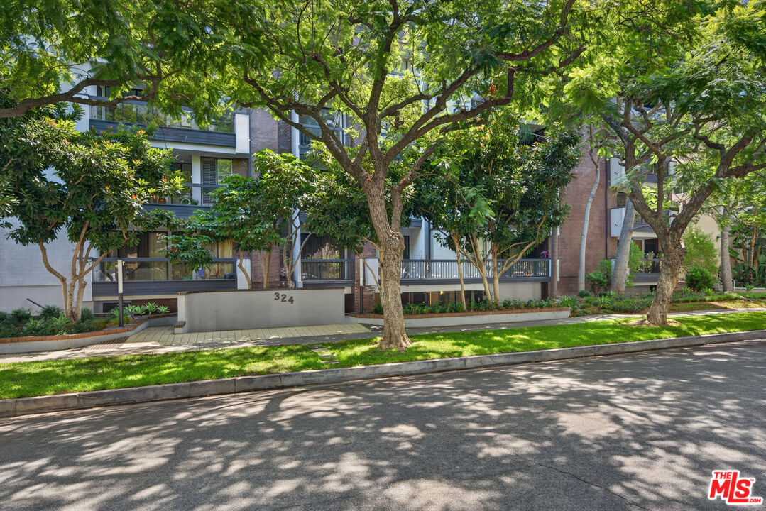 324 N Palm Dr Unit: 404