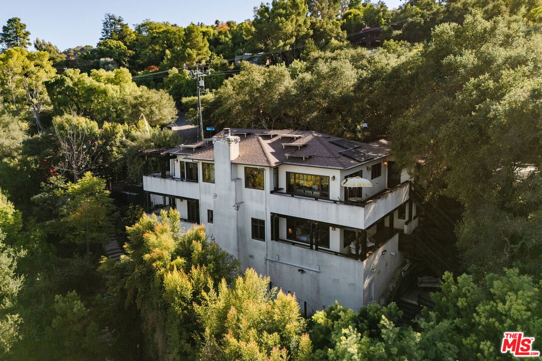 1273 Fernwood Pacific Dr
