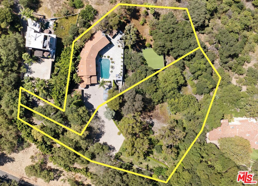 13355 Mulholland Dr