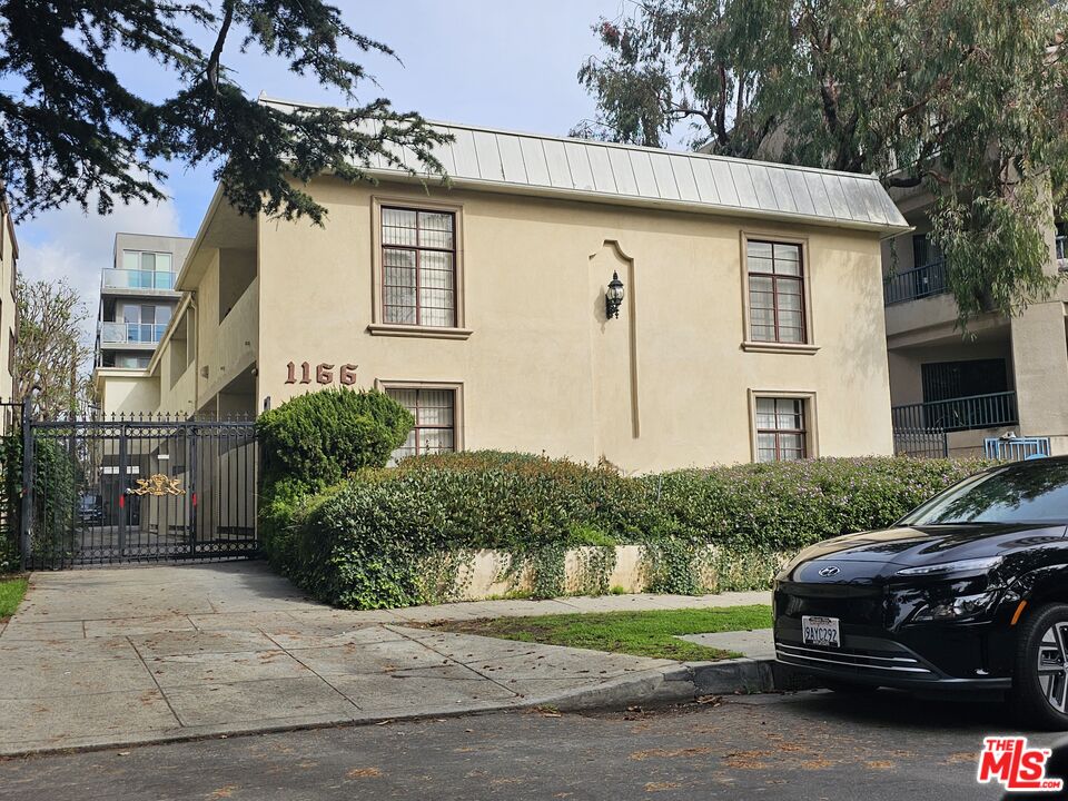 1166 Amherst Ave Unit: 5