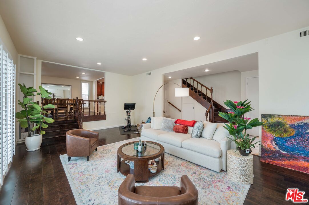 12336 Montana Ave