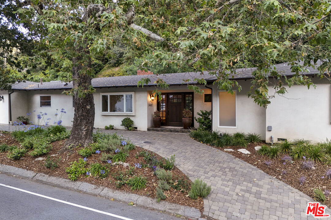 3452 Mandeville Canyon Rd