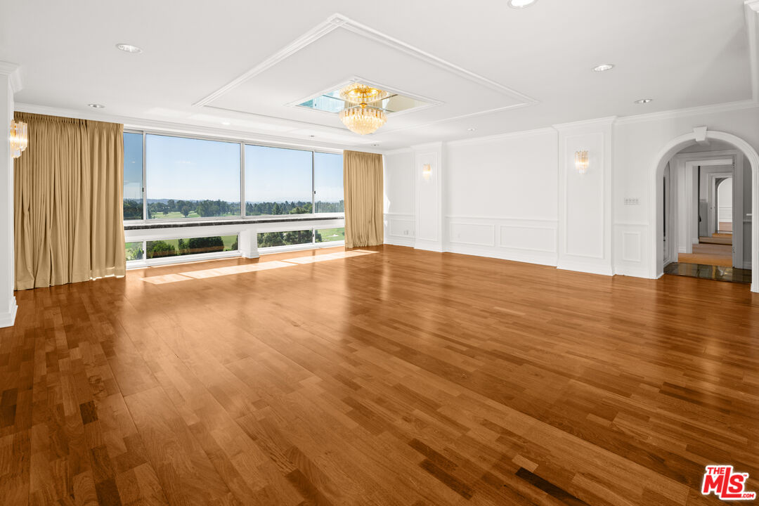 2220 Avenue Of The Stars Unit: 605