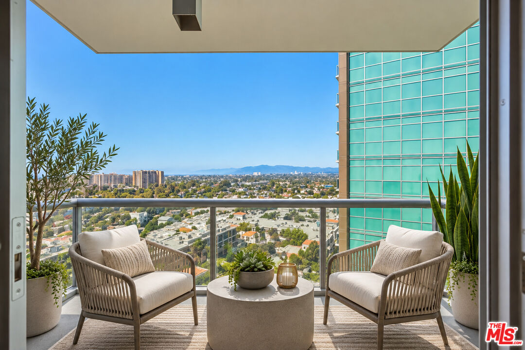 13700 Marina Pointe Dr Unit: 1411