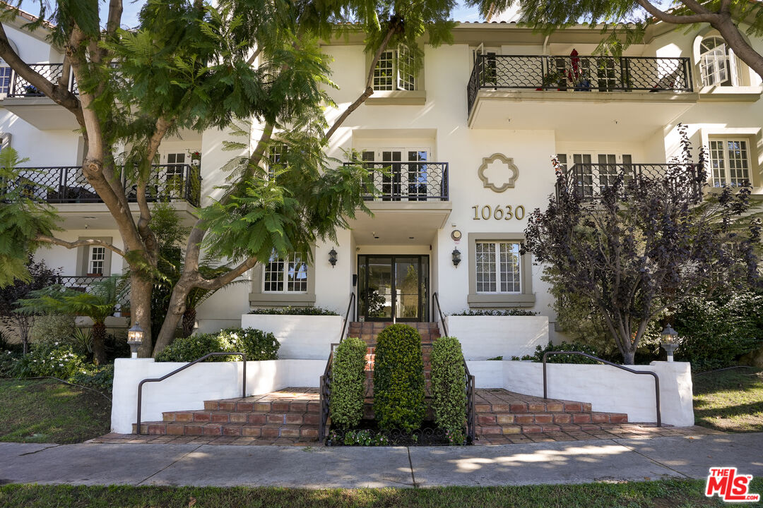 10630 Eastborne Ave Unit: 306