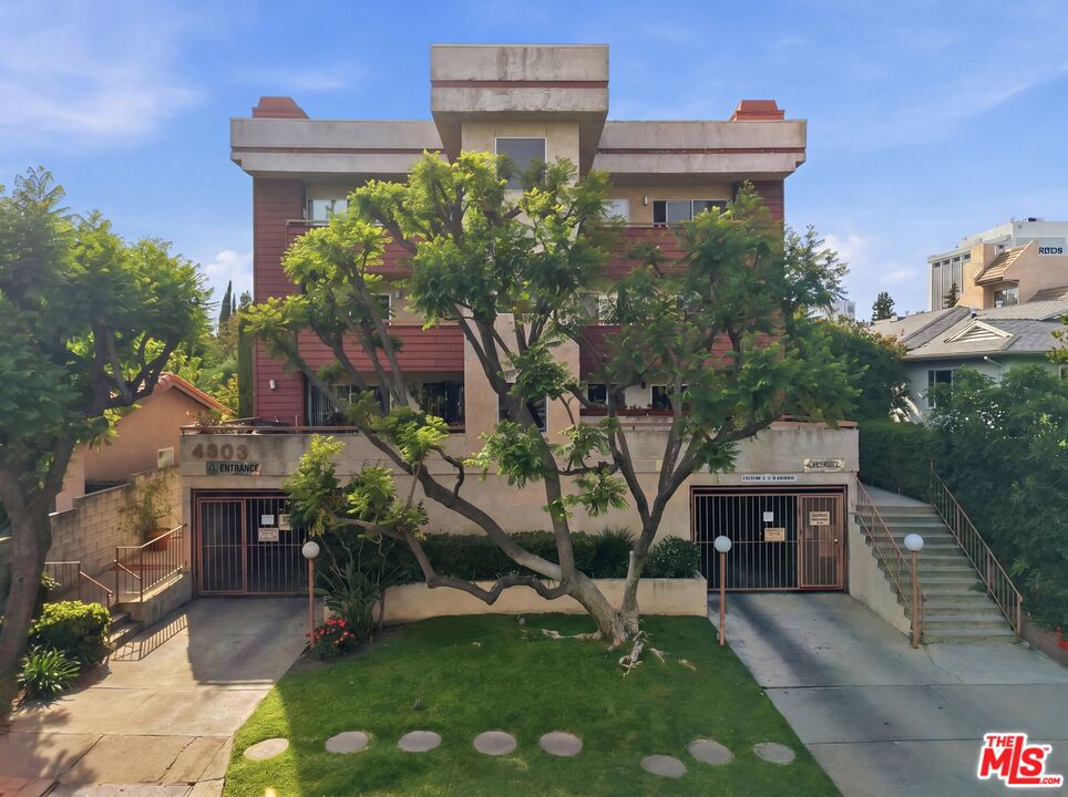 4303 Cedros Ave