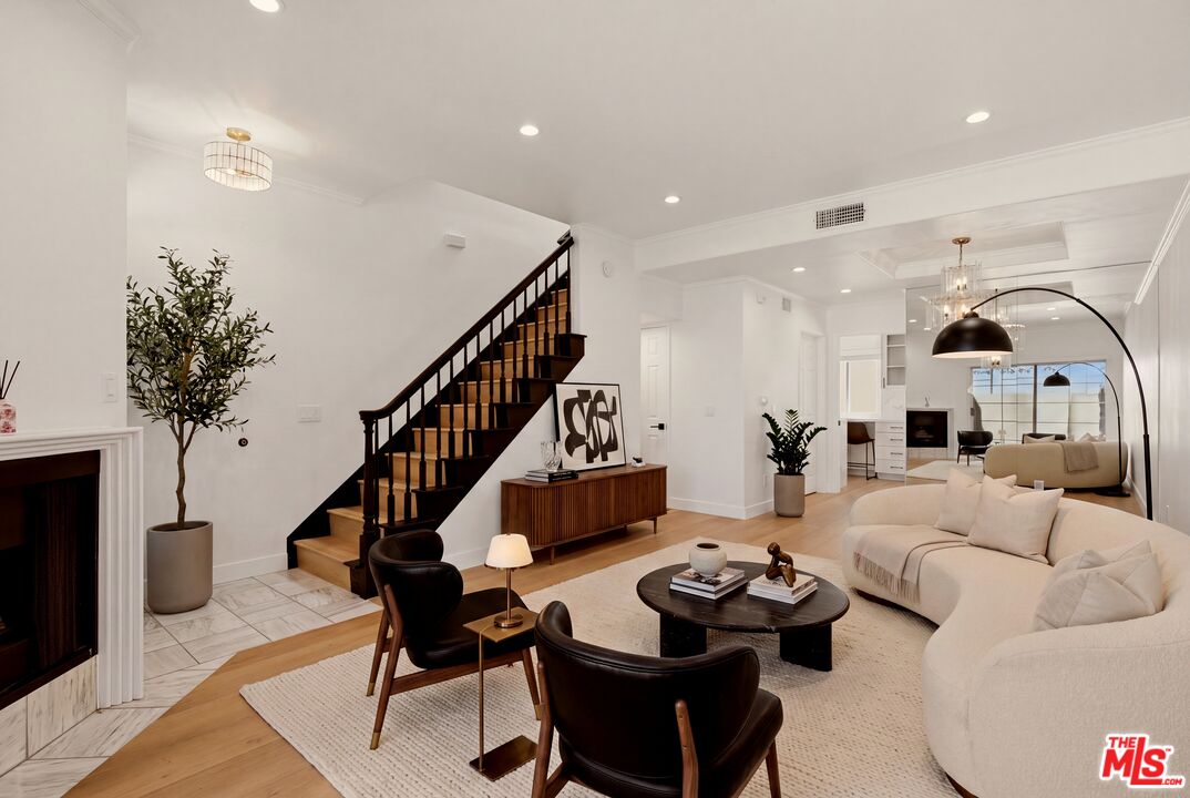 5145 Yarmouth Ave Unit: 19