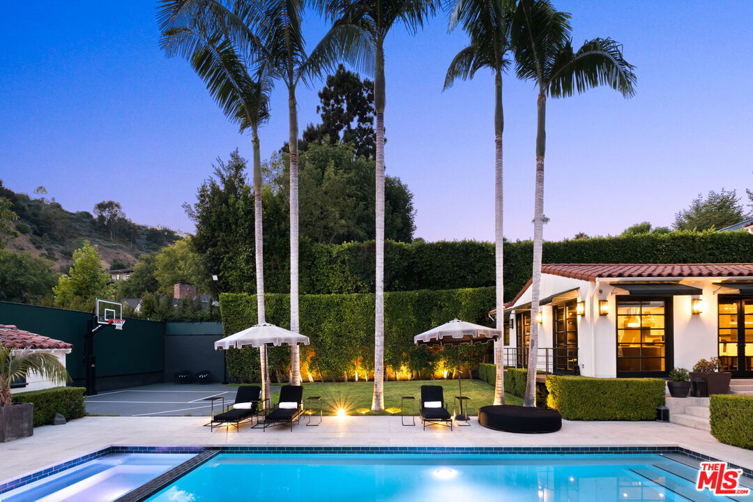 1443 N Doheny Dr