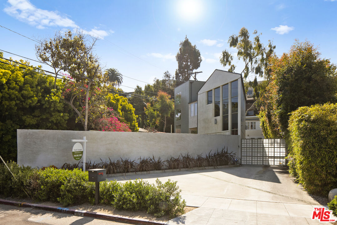 278 Entrada Dr