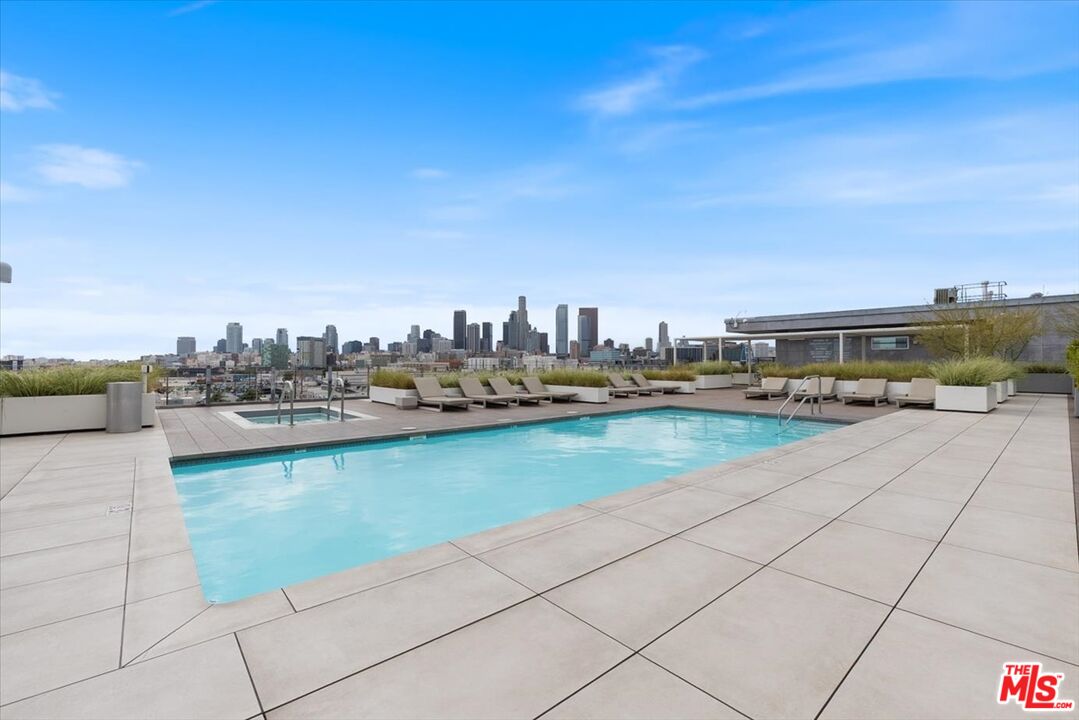 530 S Hewitt St Unit: 326