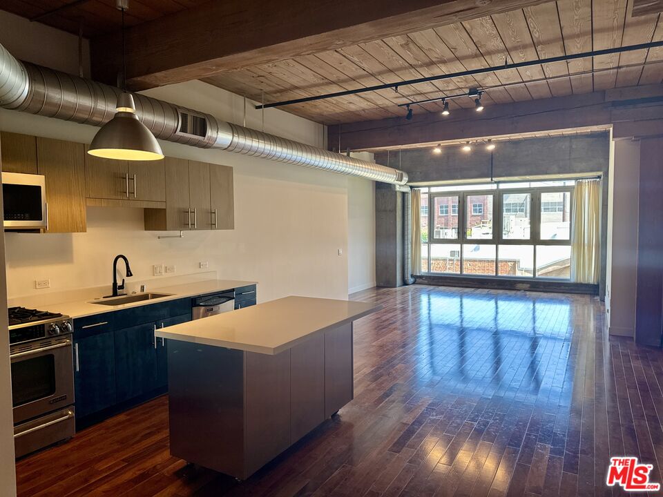 530 S Hewitt St Unit: 326