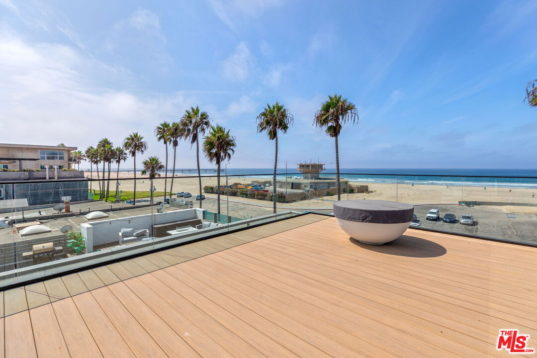 2205 Ocean Front Walk
