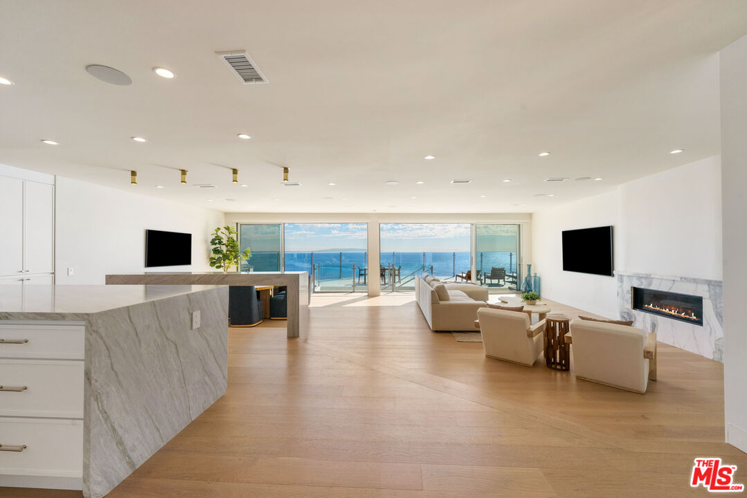 18254 Coastline Dr