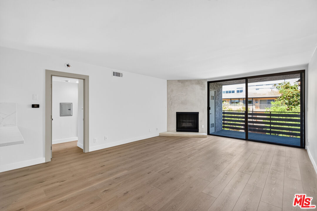 11706 Montana Ave Unit: 204