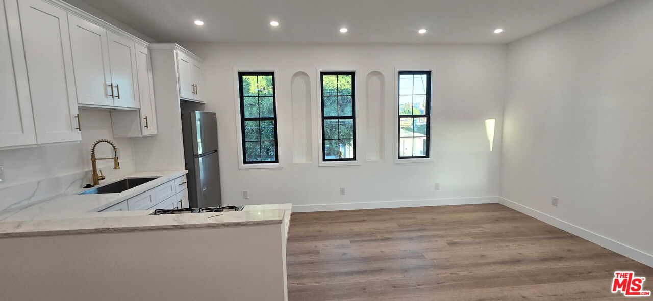 1047 Irolo St Unit: 200