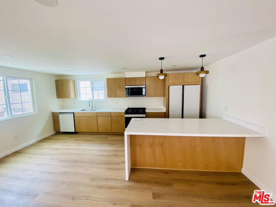 1000 S Sherbourne Dr Unit: 1010