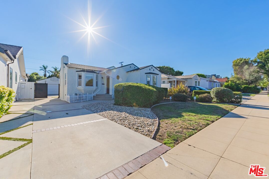 2551 S Bentley Ave
