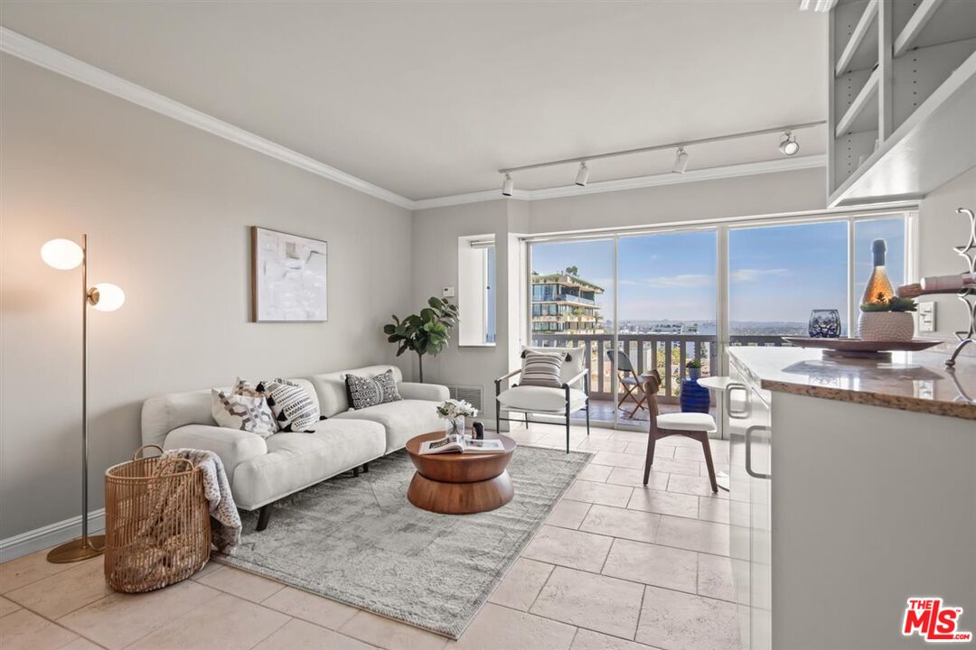 999 N Doheny Dr Unit: 806