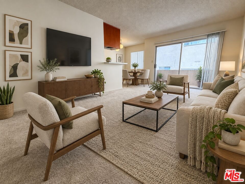 1261 Granville Ave Unit: 6