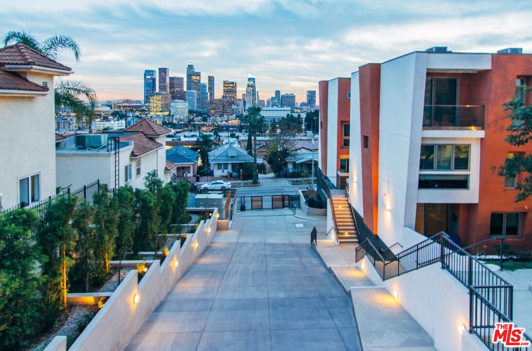 1015 Figueroa Ter Unit: 22