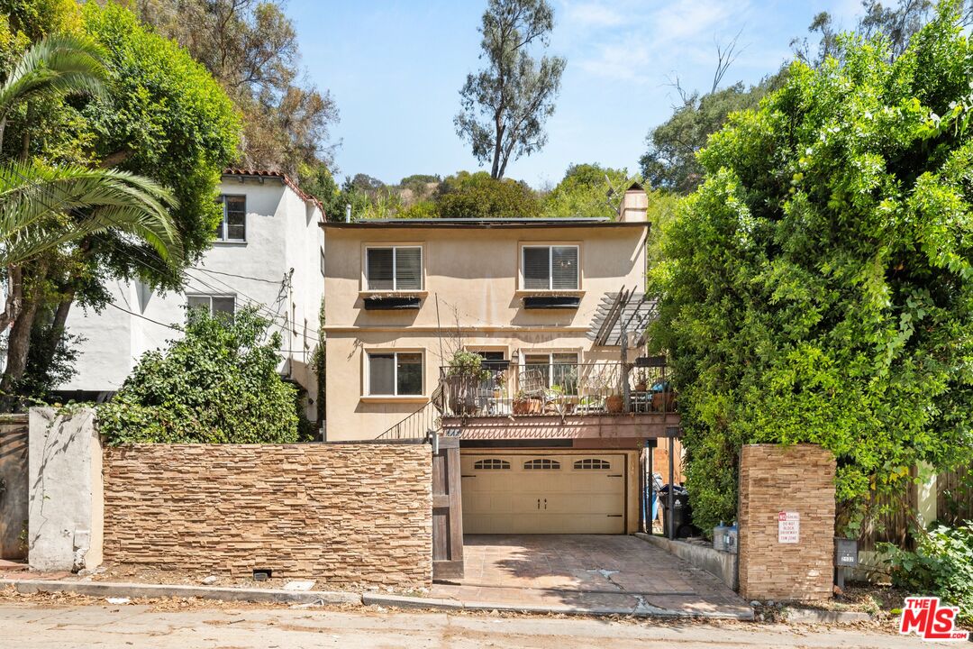 2132 Laurel Canyon Blvd